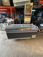 大量趟門雪糕櫃